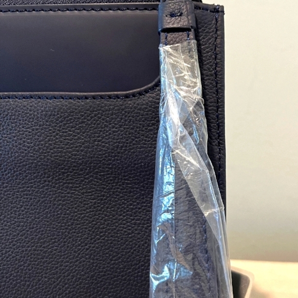 Lipault Paris Plume Elegance Clutch  in Navy Blue Leather  New In Box Wi… - Picture 8 of 13